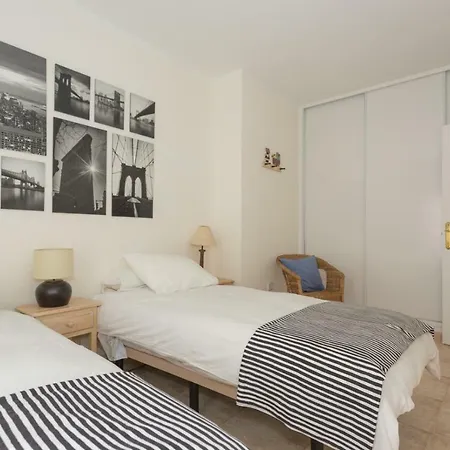 Entero Con Vistas Al Mar En *